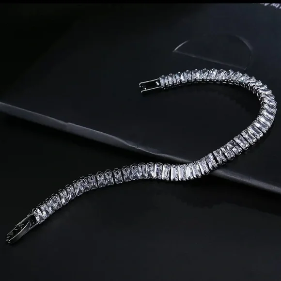 NEW LUXURY BANGLE 925 STERLING SILVER BRACELET, NICE BRACELET, CUTE BRACELET - Picture 6 of 7